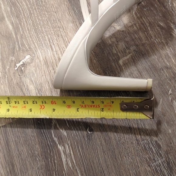 White strappy sandals - Picture 5 of 5